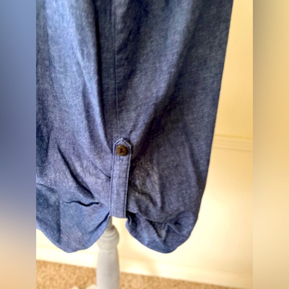 WD-NY💙BLUE💙 WOMEN SLEEVELESS TOP SIZE LARGE 🌟EUC🌟 - Picture 3 of 10